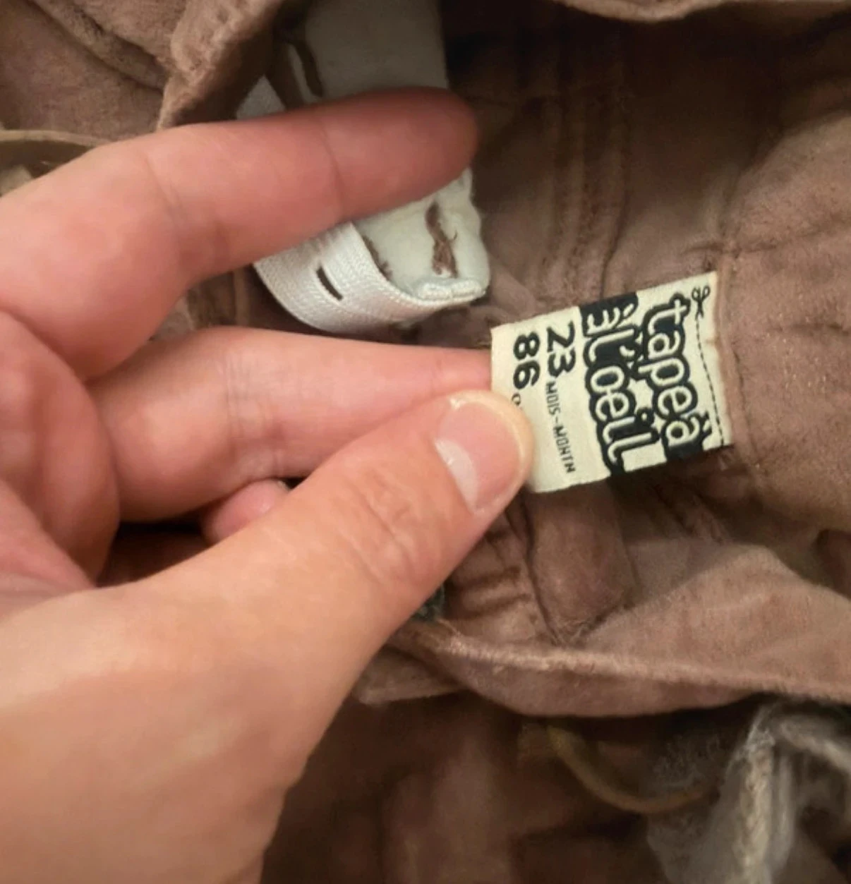 Bouffante Tape à l'üeil korte rok in geribbeld taupe velours met bloem en riem - Maat 23 maanden – photo 5